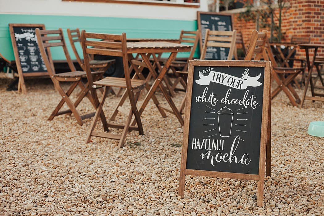 Image by <a class="text-p3" href="https://www.the-wild-bride.com" target="_blank">The Wild Bride</a>.