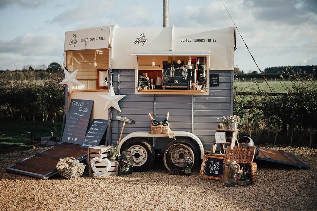 Image by <a class="text-p3" href="https://www.the-wild-bride.com" target="_blank">The Wild Bride</a>.