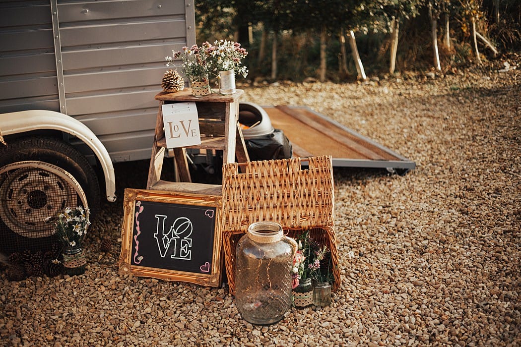 Image by <a class="text-p3" href="https://www.the-wild-bride.com" target="_blank">The Wild Bride</a>.