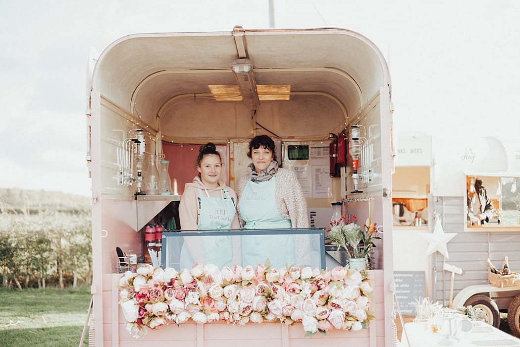 Image by <a class="text-p3" href="https://www.the-wild-bride.com" target="_blank">The Wild Bride</a>.