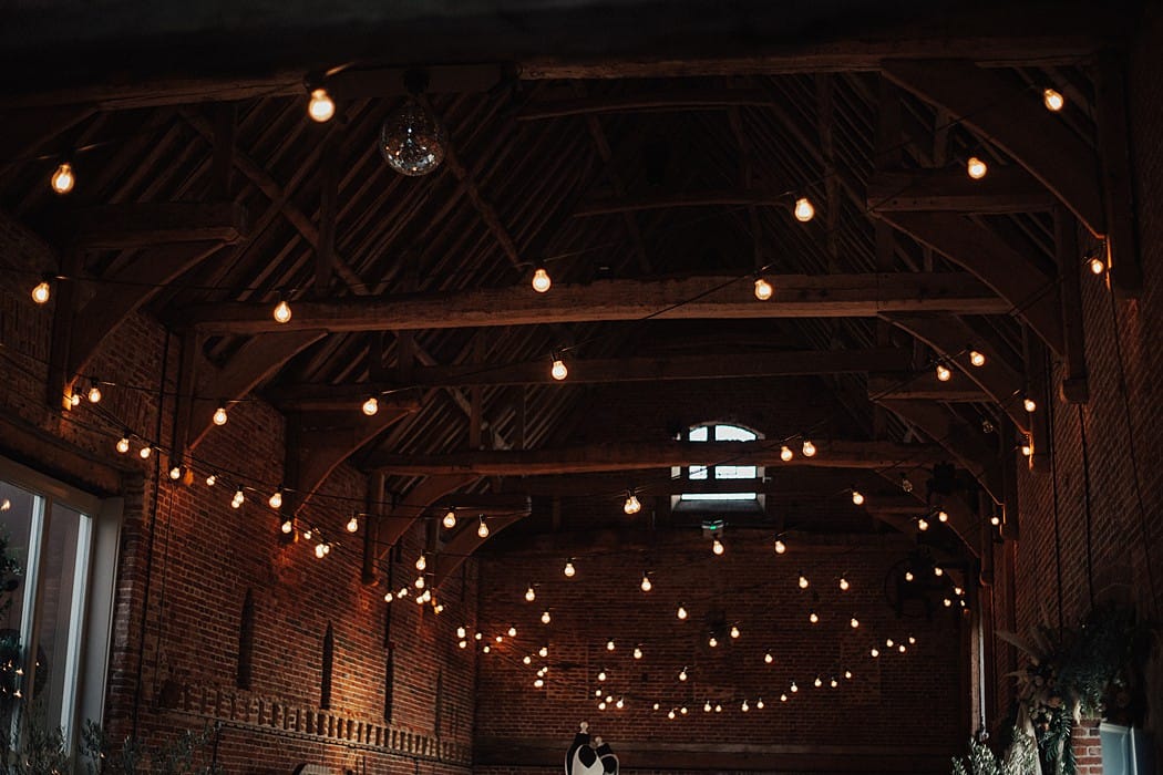 Image by <a class="text-p3" href="https://www.the-wild-bride.com" target="_blank">The Wild Bride</a>.