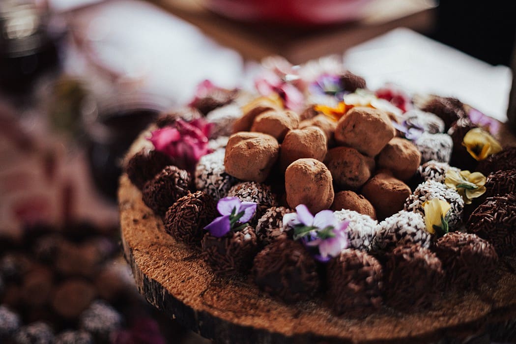 Image by <a class="text-p3" href="https://www.the-wild-bride.com" target="_blank">The Wild Bride</a>.