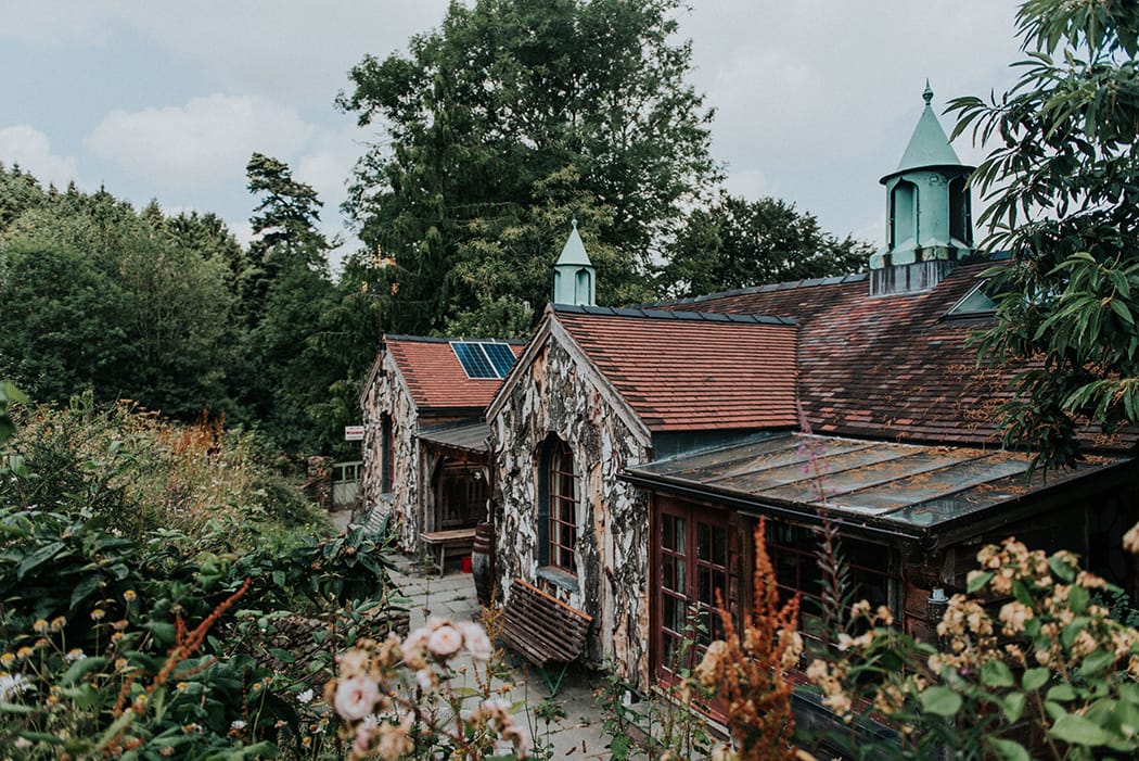 Image by <a class="text-p3" href="http://www.boyntonweddingphotography.co.uk" target="_blank">David Boynton Photography</a>.