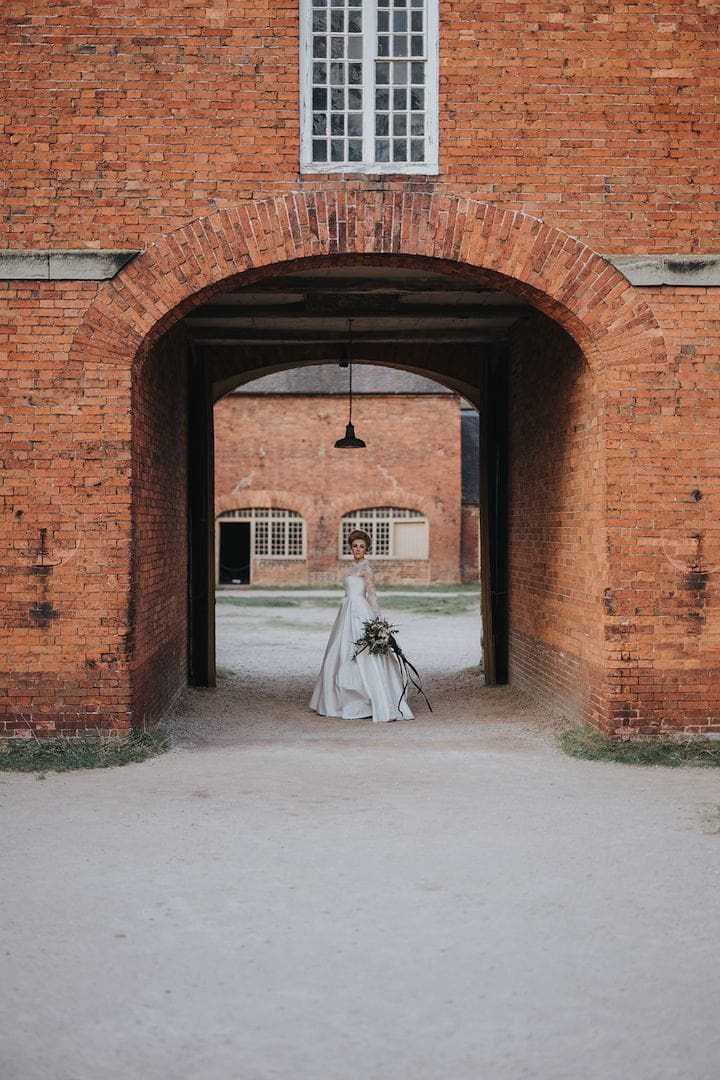 Images by <a class="text-p3" href="http://www.humpstonandbull.co.uk" target="_blank">Humpston & Bull</a>.