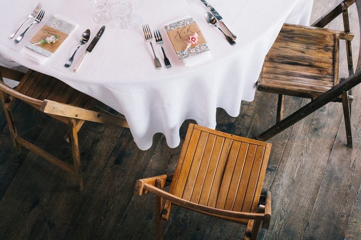 Image by <a class="text-p3" href="http://www.robbinsphotographic.com" target="_blank">Robbins Photographic</a> via <a class="text-p3" href="http://www.rockmywedding.co.uk" target="_blank">Rock My Wedding</a>.