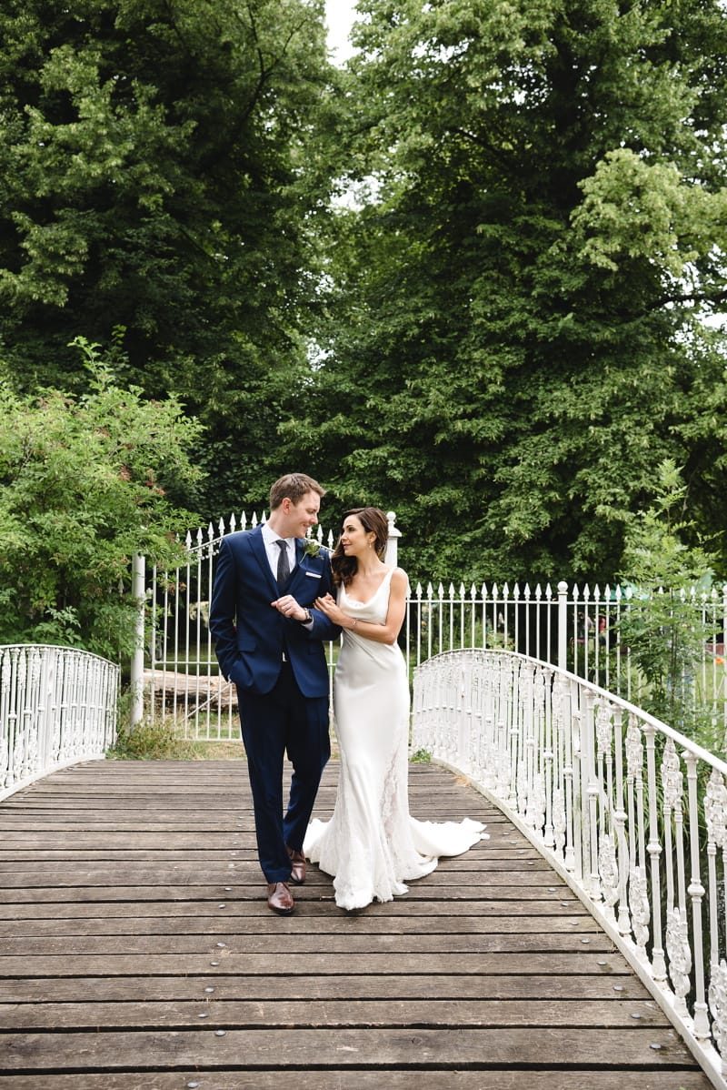 Image by <a class="text-p3" href="http://www.weddingsbynicolaandglen.com" target="_blank">www.weddingsbynicolaandglen.com</a>.