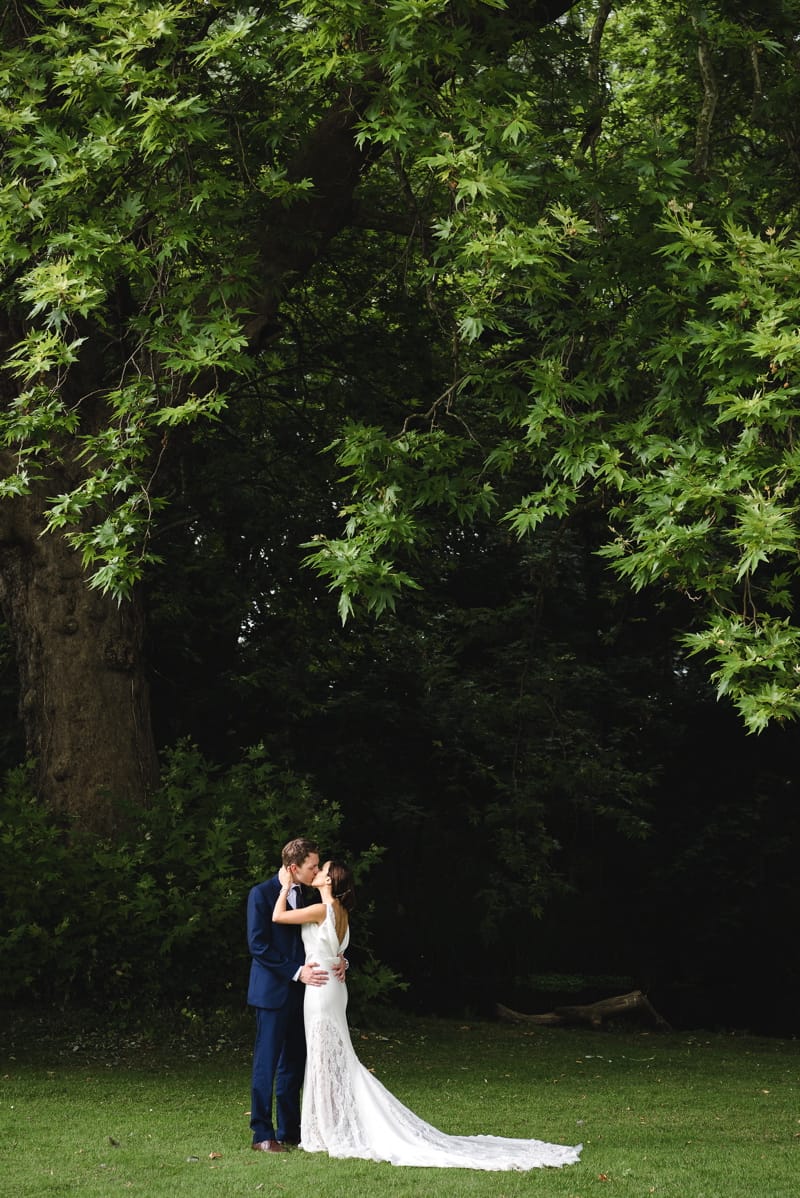 Image by <a class="text-p3" href="http://www.weddingsbynicolaandglen.com" target="_blank">www.weddingsbynicolaandglen.com</a>.