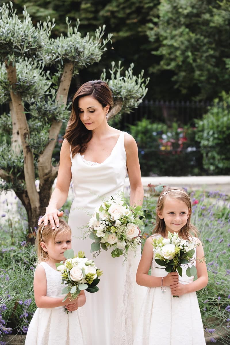 Image by <a class="text-p3" href="http://www.weddingsbynicolaandglen.com" target="_blank">www.weddingsbynicolaandglen.com</a>.