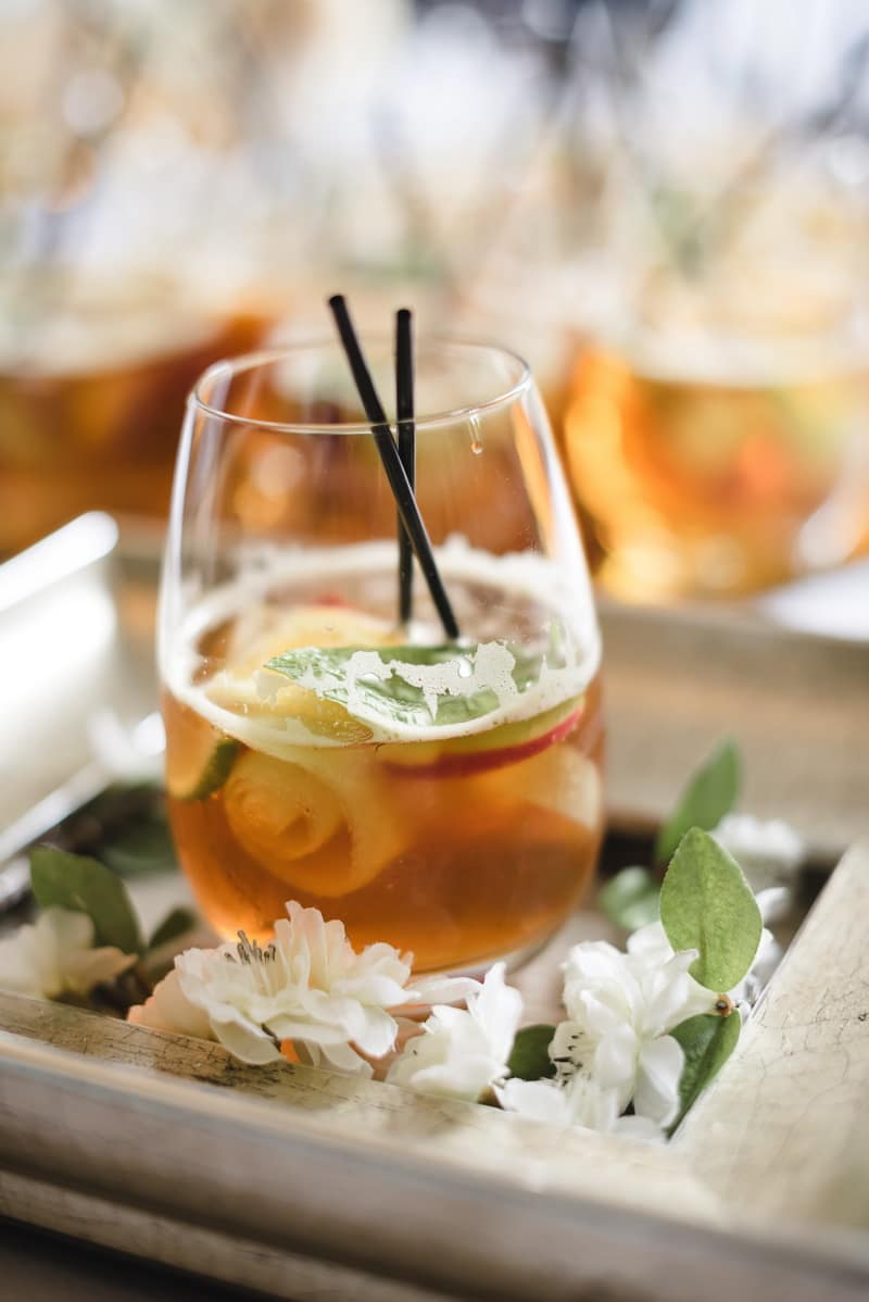 Image by <a class="text-p3" href="http://www.weddingsbynicolaandglen.com" target="_blank">www.weddingsbynicolaandglen.com</a>.