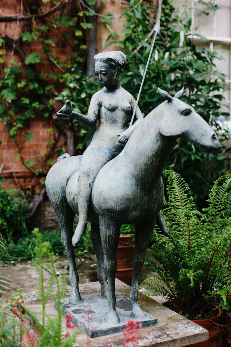 Image by <a class="text-p3" href="http://www.jadeosbornephotography.com" target="_blank">Jade Osborne Photography</a>.