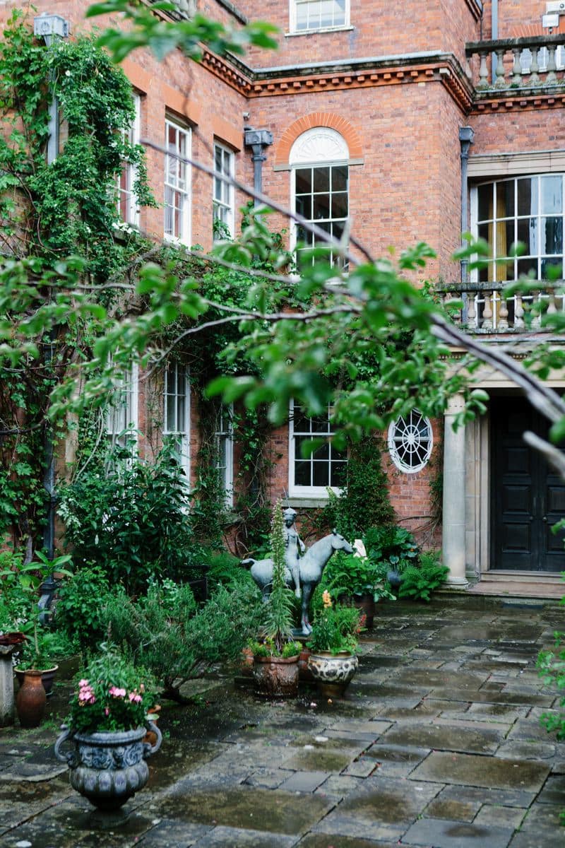 Image by <a class="text-p3" href="http://www.jadeosbornephotography.com" target="_blank">Jade Osborne Photography</a>.