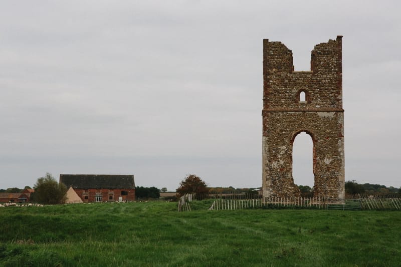 Image by <a class="text-p3" href="http://www.peachandjophotography.co.uk" target="_blank">Peach & Jo Photography</a>.