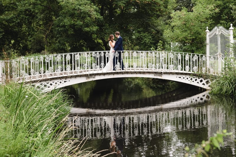 Image by <a class="text-p3" href="http://www.weddingsbynicolaandglen.com" target="_blank">www.weddingsbynicolaandglen.com</a>.