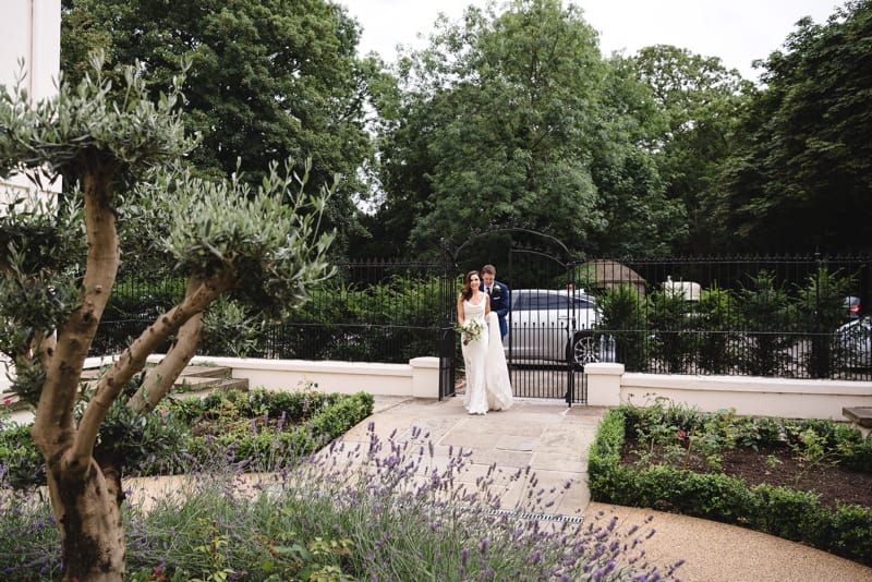 Image by <a class="text-p3" href="http://www.weddingsbynicolaandglen.com" target="_blank">www.weddingsbynicolaandglen.com</a>.