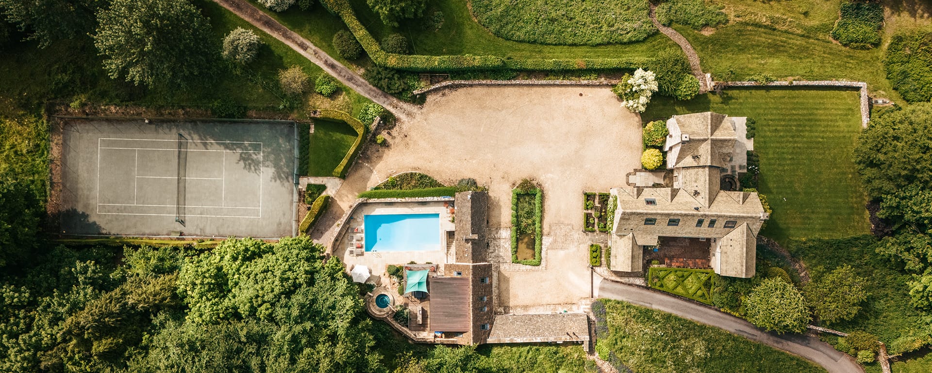 All-Inclusive vs. Dry Hire: What to Expect From Your Wedding Venue