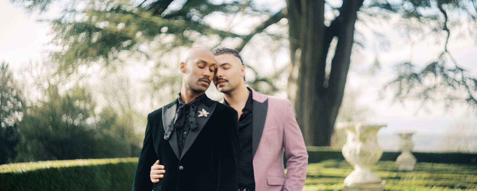 Modern Spring Wedding Inspiration at Hedsor House