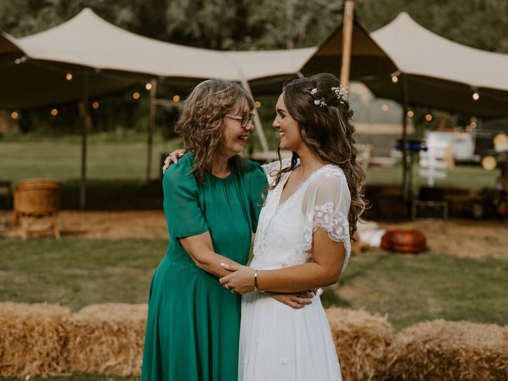 wild-bohemian-wedding-at-teybrook-orchard-essex-20