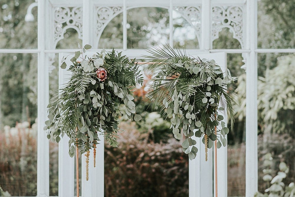 Image by <a class="text-taupe-100" href="https://fernedwards.com" target="_blank">Fern Edwards Photography</a> | Flowers by <a class="text-taupe-100" href="https://www.bloominghaus.com" target="_blank">Blooming Haus</a>.