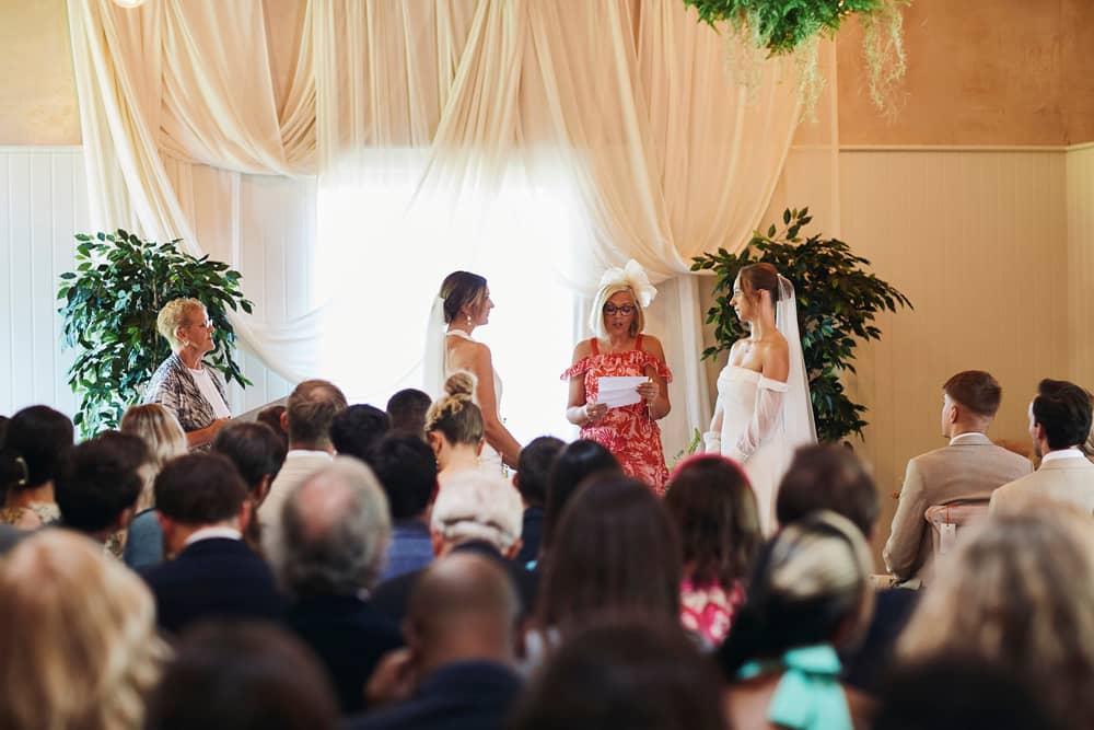 Image by <a class="text-taupe-100" href="https://www.leoweddings.com" target="_blank">Leo Weddings</a>.