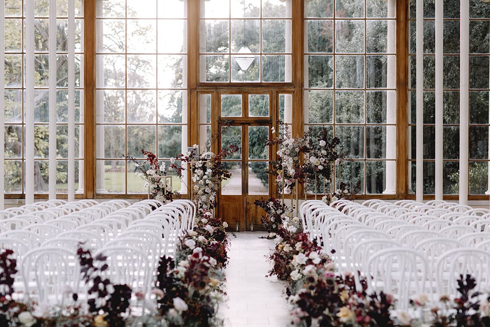 Image by <a class="text-taupe-100" href="http://www.rebeccagoddardphotography.com" target="_blank">Rebecca Goddard Photography</a> at Kew Gardens | Planning by <a class="text-taupe-100" href="http://www.katrinaotterweddings.co.uk" target="_blank">Katrina Otter Weddings</a>.