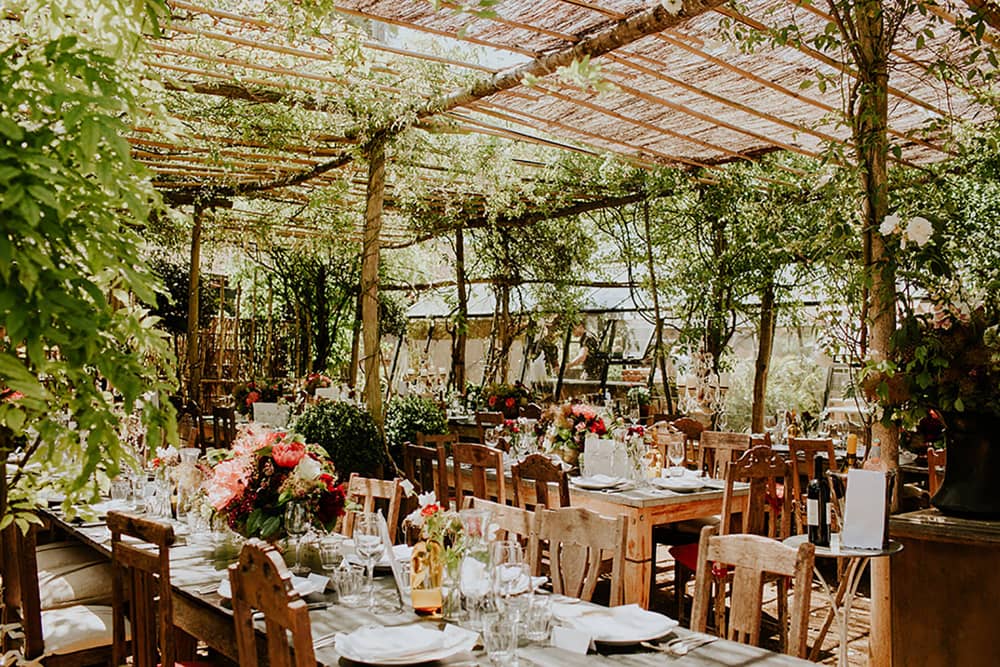 Image by <a class="text-taupe-100" href="https://www.ireneyapweddings.com" target="_blank">Irene Yap Photography</a> at Petersham Nurseries.