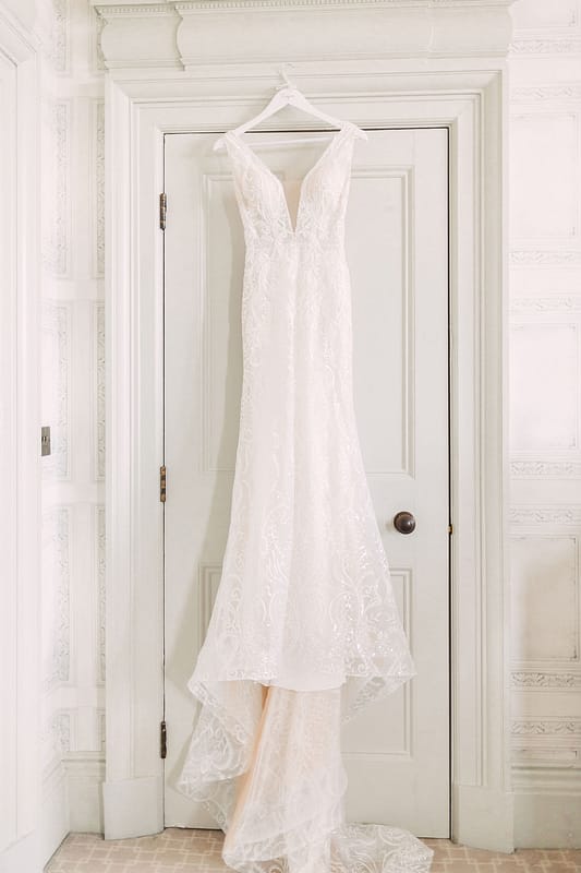 Image by <a class="text-taupe-100" href="http://christinasarah.com" target="_blank">Christina Sarah Photography</a>.