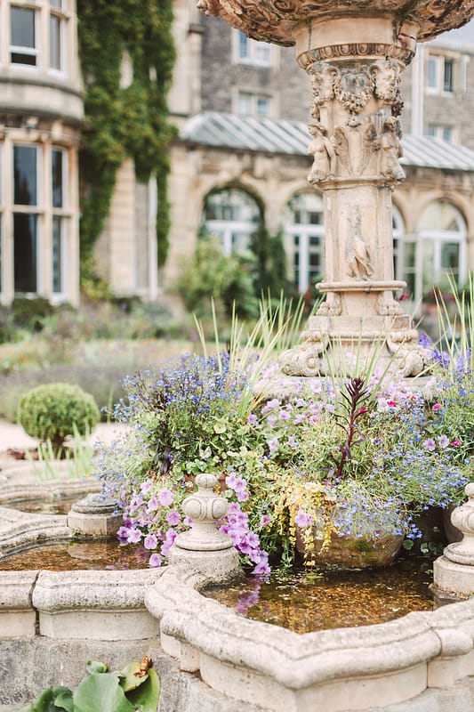 Image by <a class="text-taupe-100" href="http://christinasarah.com" target="_blank">Christina Sarah Photography</a>.