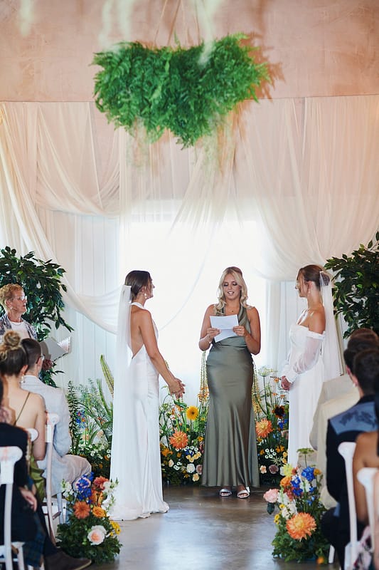 Image by <a class="text-taupe-100" href="https://www.leoweddings.com" target="_blank">Leo Weddings</a>.