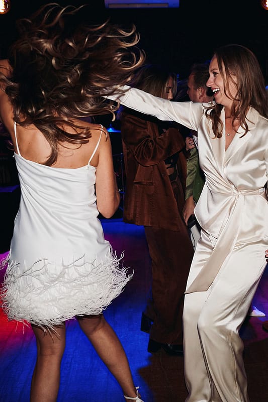 Image by <a class="text-taupe-100" href="https://www.leoweddings.com" target="_blank">Leo Weddings</a>.