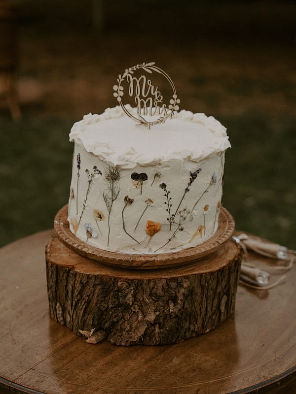 wild-bohemian-wedding-at-teybrook-orchard-essex-30