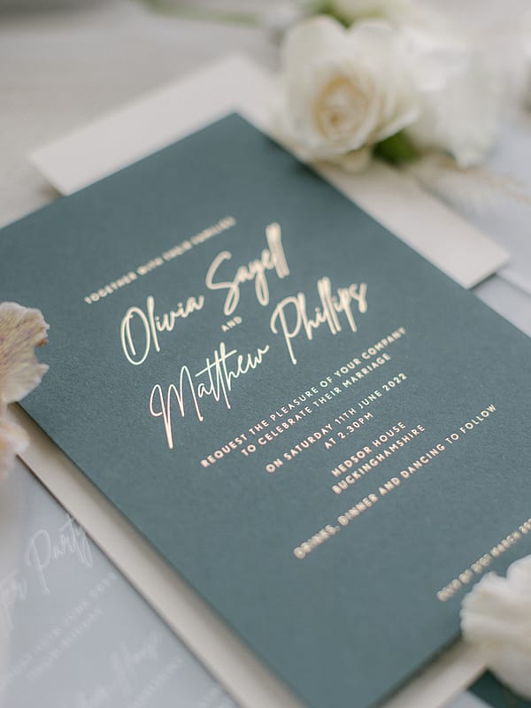 Image by <a class="text-taupe-100" href="http://www.hollyclarkphotography.co.uk" target="_blank">Holly Clark Photography</a> | Planning by <a class="text-taupe-100" href="http://www.katrinaotterweddings.co.uk" target="_blank">Katrina Otter Weddings</a>.