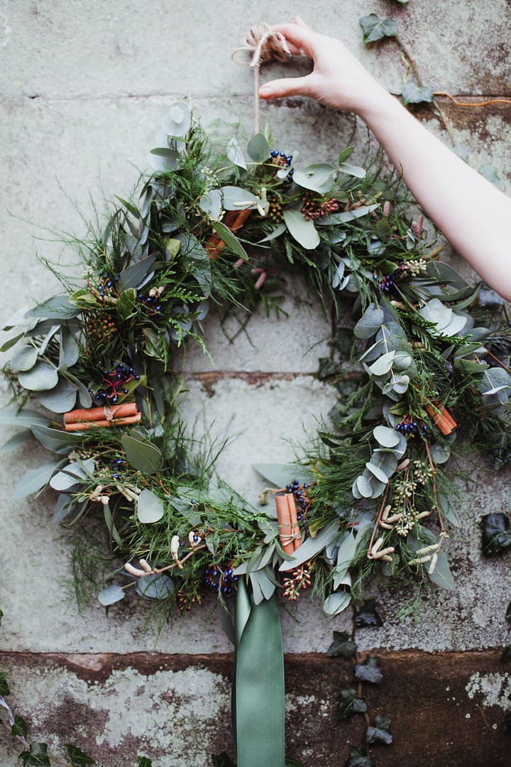 christmas-wreath-diy-flowers-by-breige-sandon-hall-wedding-venue-coco-wedding-venues-jade-osborne-photography-49