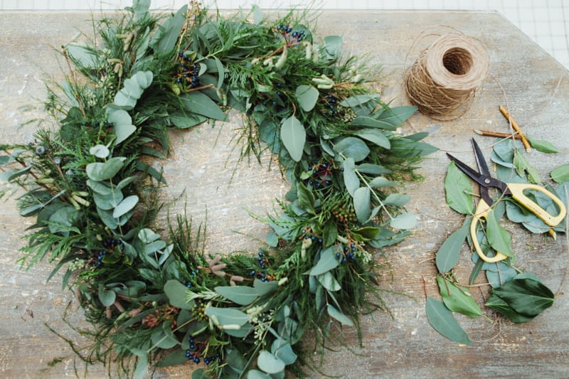 christmas-wreath-diy-flowers-by-breige-sandon-hall-wedding-venue-coco-wedding-venues-jade-osborne-photography-34