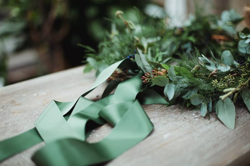 christmas-wreath-diy-flowers-by-breige-sandon-hall-wedding-venue-coco-wedding-venues-jade-osborne-photography-45