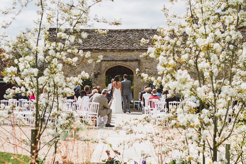 coco-wedding-venues-caswell-house-barn-wedding-venue-oxfordshire-image-by-rhys-parker-2